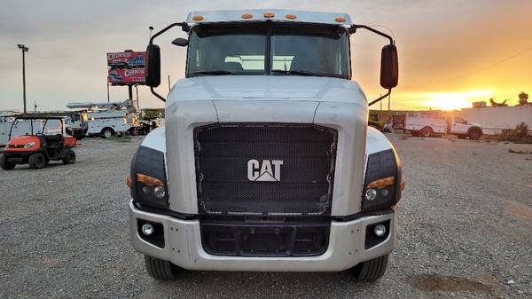 2012 Cat CT660 430hp Cat CT13 10spd Daycab Semi Truck Day Cab