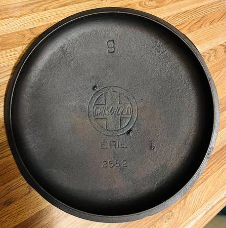 Antique Griswold #9 “ERIE” 834C Dutch oven