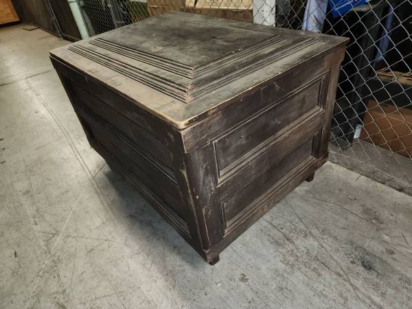 CURB ALERT: Vintage Chest