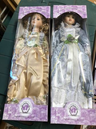 (59) NIB Porcelain Dolls