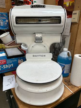 Dayton moneyweight porcelain scale