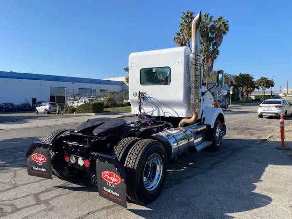 2009 KENWORTH T800 SINGLE AXLE TRUCK