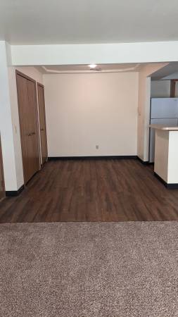 Toledo-Beautiful 1 Bed 1 Bath Upper Unit With Balcony