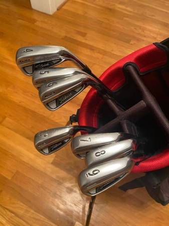 Titleist AP2 710 Irons & Taylormade Bag