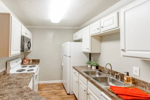 Stay warm in a cozy, spacious apartment! 3 bedroom, 2 bath!