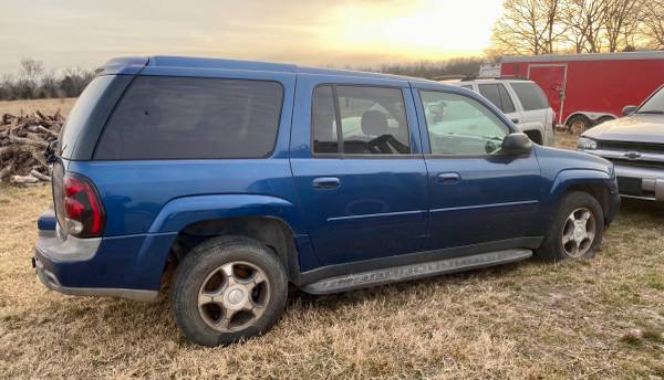 Two 05 Chevy Trailblazer part outs