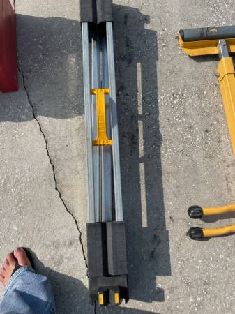 Dewalt 32 in. Metal Folding Sawhorse