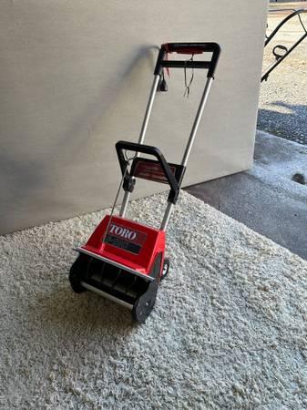 Toro s-120 electric snow thrower like new and works well for small job