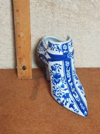 Oriental blue and white ceramic 5 item collection