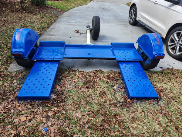 Tow Dolly by MASTER TOW