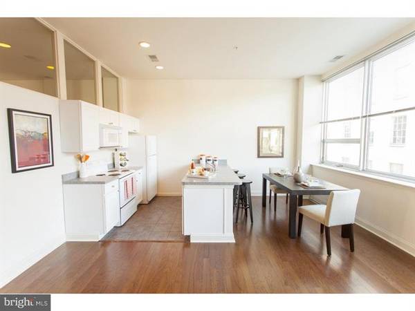 1 Bed 1 Bath Unit in a Splendidly Renovated Warehous