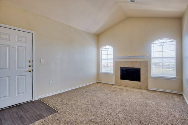 Hardwood Floors in Kitchen, Ceiling Fans, Business Center