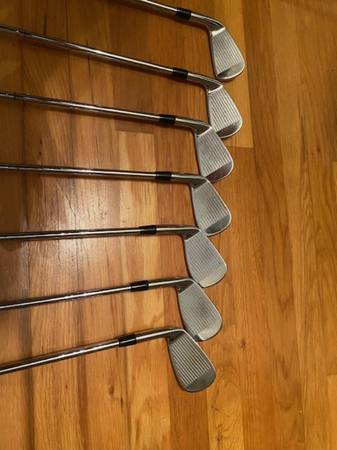 Titleist AP2 710 Irons & Taylormade Bag