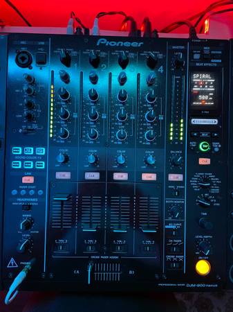 Pioneer DJ setup- DJM-900NXS mixer & 2x CDJ-2000