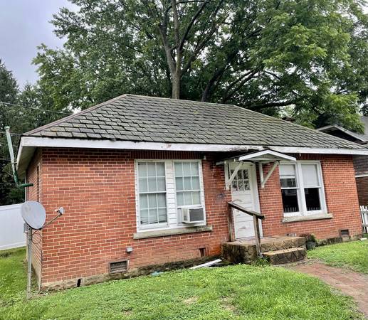 Stand alone cottage by Ritter Park