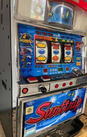 QUARTER / TOKEN SURF TRIP SLOT MACHINE, MANUAL