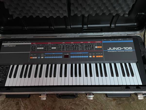 Roland Juno-106 analog synth