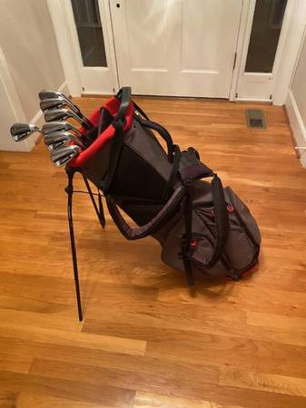 Titleist AP2 710 Irons & Taylormade Bag