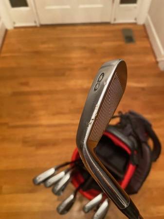 Titleist AP2 710 Irons & Taylormade Bag