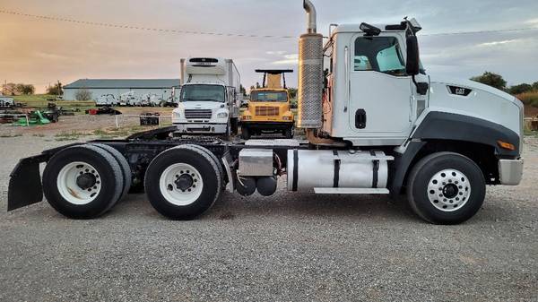 2012 Cat CT660 430hp Cat CT13 10spd Daycab Semi Truck Day Cab