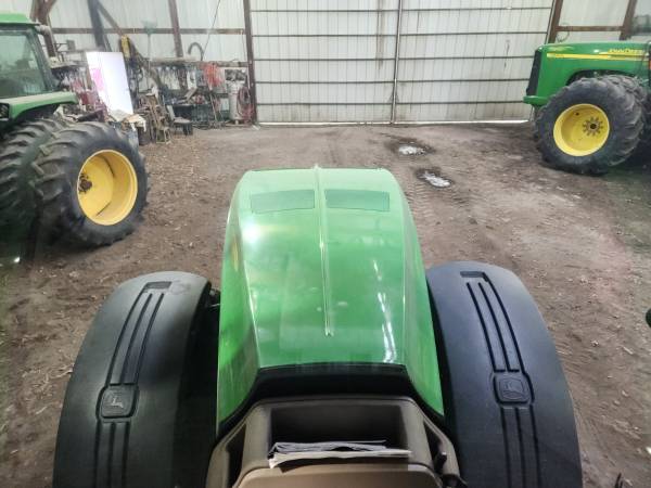 John Deere 8235R