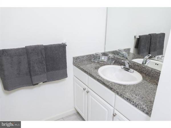 1 Bed 1 Bath Unit in a Splendidly Renovated Warehous