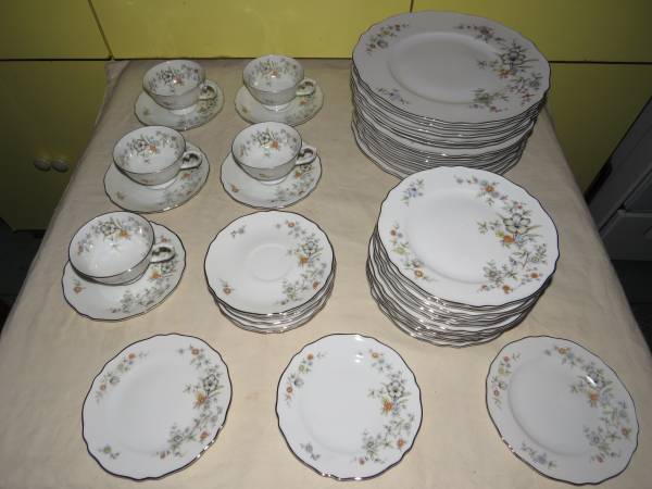 K&A Krautheim Franconia Linfanette Selb Bavaria Germany Dinner Set