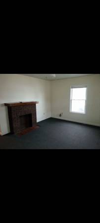 2nd floor 2bedroom for rent. $600.