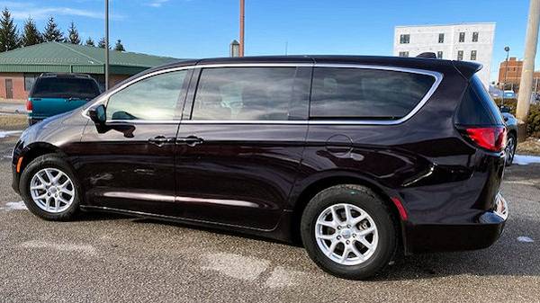 2017 Chrysler Pacifica LX FWD-2Owner-Like New-85K Miles-Fully Serviced