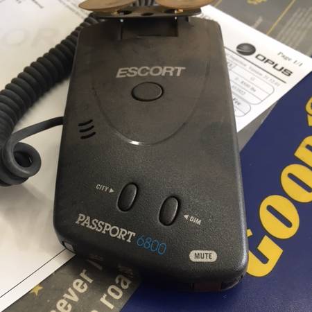 PASSPORT 6800 RADAR DETECTOR