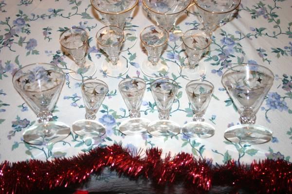 Champaine Glasses, Gold Trimmed lot of 24