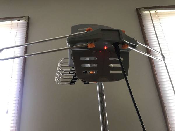 TV antenna w/ Amplifier Roter and stand