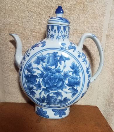 Oriental blue and white ceramic 5 item collection