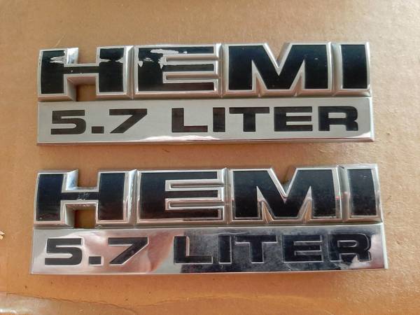 5.7 HEMI emblems