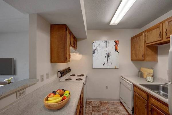 LIMITED TIME ONLY! NO APP FEE!! 2 bed/1.5 bath washer/dryer in unit