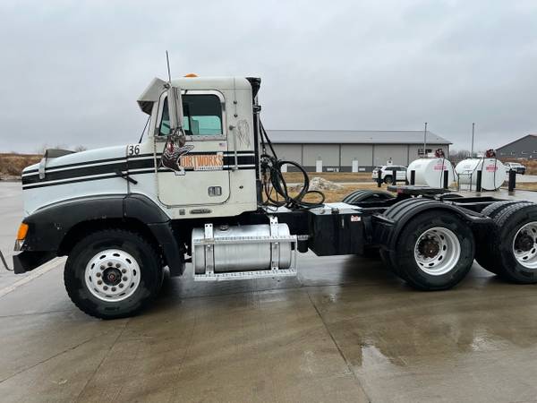 1997 Freightliner FLD120