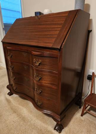 WINDSOR DESK: Secretary Desk Claw-in-Ball Mahogany Drop Front