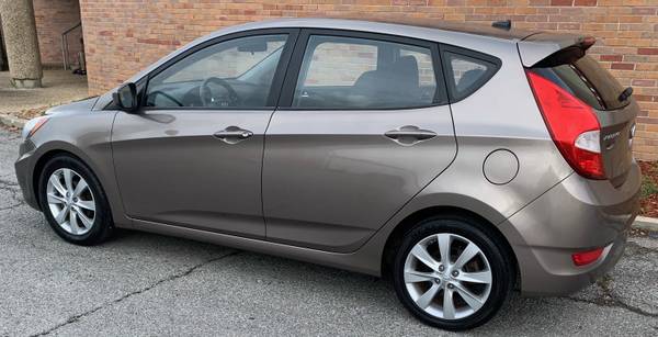 2012 Hyundai Accent* L0W Miles * Like NEW!!