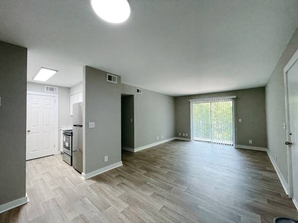 Renovated Apartment Next To The Cumberland River- IMMEDIATE MOVE IN