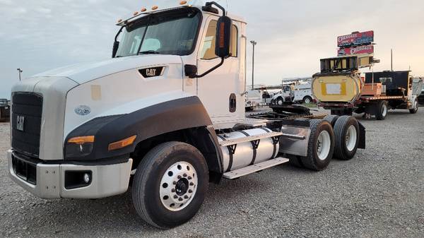 2012 Cat CT660 430hp Cat CT13 10spd Daycab Semi Truck Day Cab