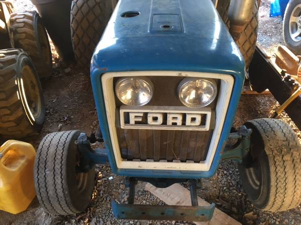 New Holland 1600 tractor