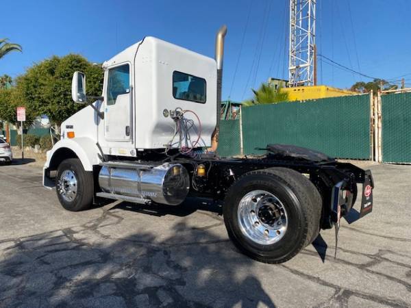 2009 KENWORTH T800 SINGLE AXLE TRUCK