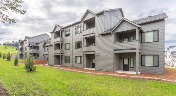 All wood floors, 24-hour fitness center, Energy efficient appliances