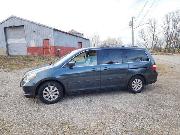 2006 Honda Odyssey mini van with tv