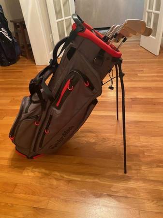 Titleist AP2 710 Irons & Taylormade Bag