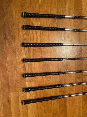 Titleist AP2 710 Irons & Taylormade Bag