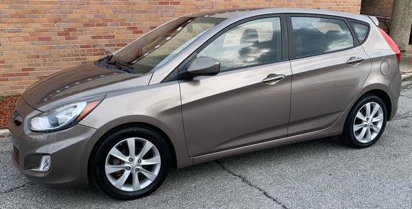 2012 Hyundai Accent* L0W Miles * Like NEW!!