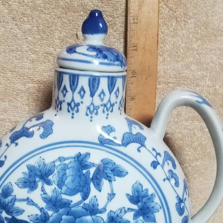 Oriental blue and white ceramic 5 item collection