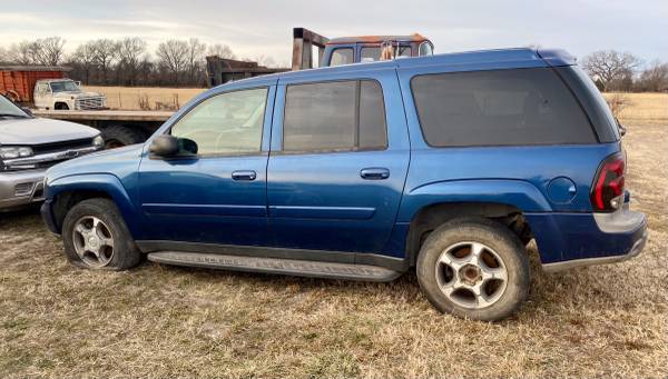 Two 05 Chevy Trailblazer part outs