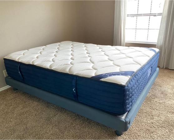 Dreamcloud King Mattress Like New